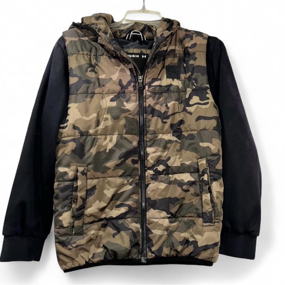 Under Armour Camo Puffer Jacket with Black Sleeves Boys Youth Large